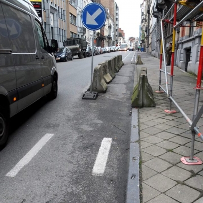 La piste cyclable de la chaussée de Vleurgat à nouveau obstruée